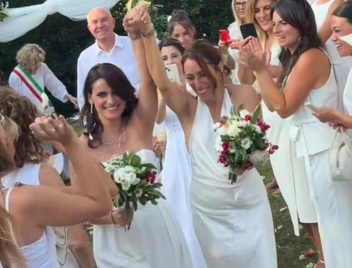 Francesca Vecchioni sposa la compagna Sara: la 'benedizione' ironica del padre Roberto