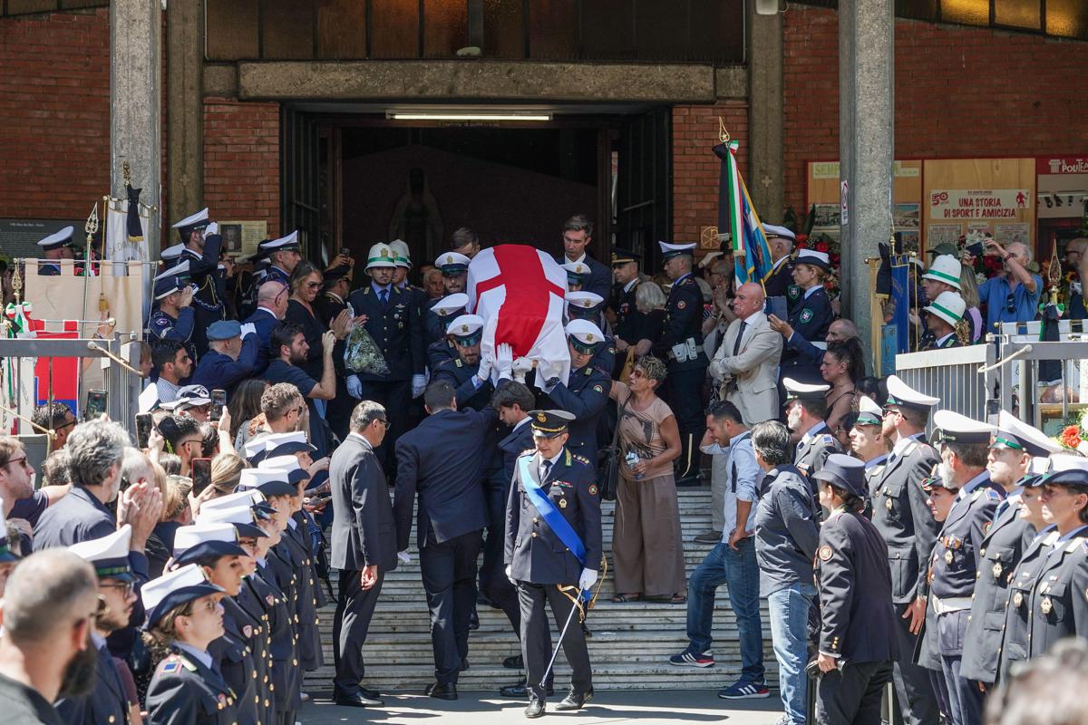 Francesco Imprezzabile, l'ultimo saluto tra 'Ciao Francy' e Hallelujah