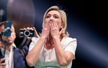 Francia Le Pen ricorre in Cassazione e si candida alle presidenziali gli scenari 364x230