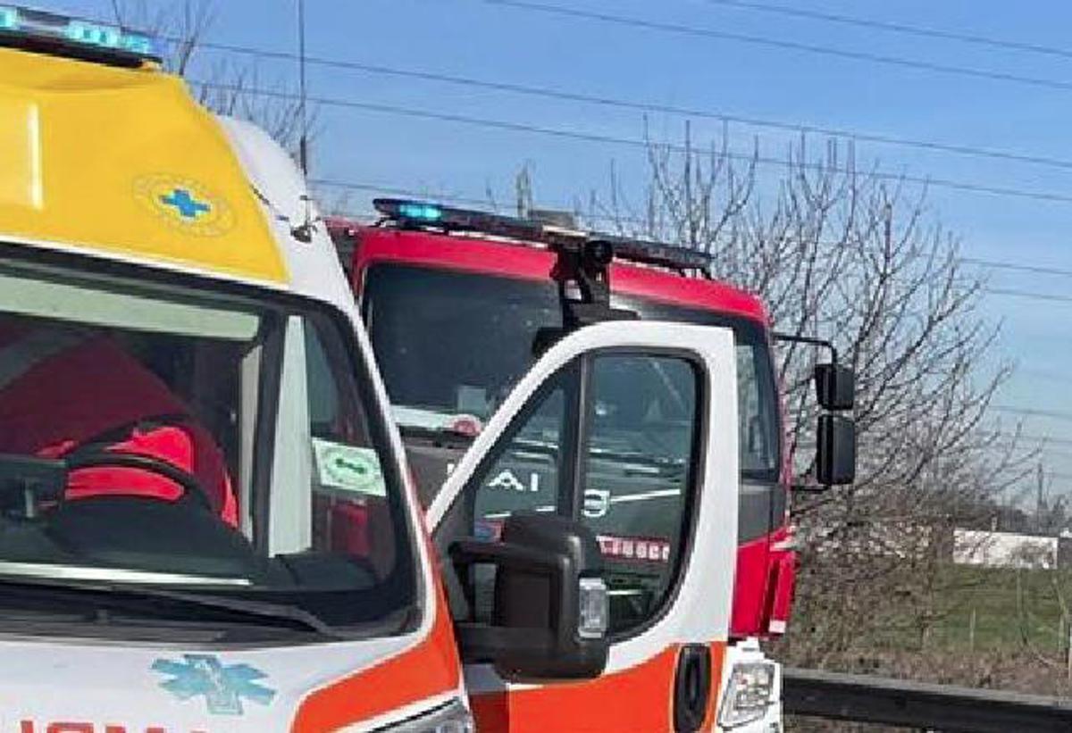 Frontale tra auto a Cesenatico, un morto e due feriti sulla statale Adriatica