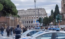 Fuochi dartificio al Colosseo agenti aggrediti un arresto e una denuncia 265x160