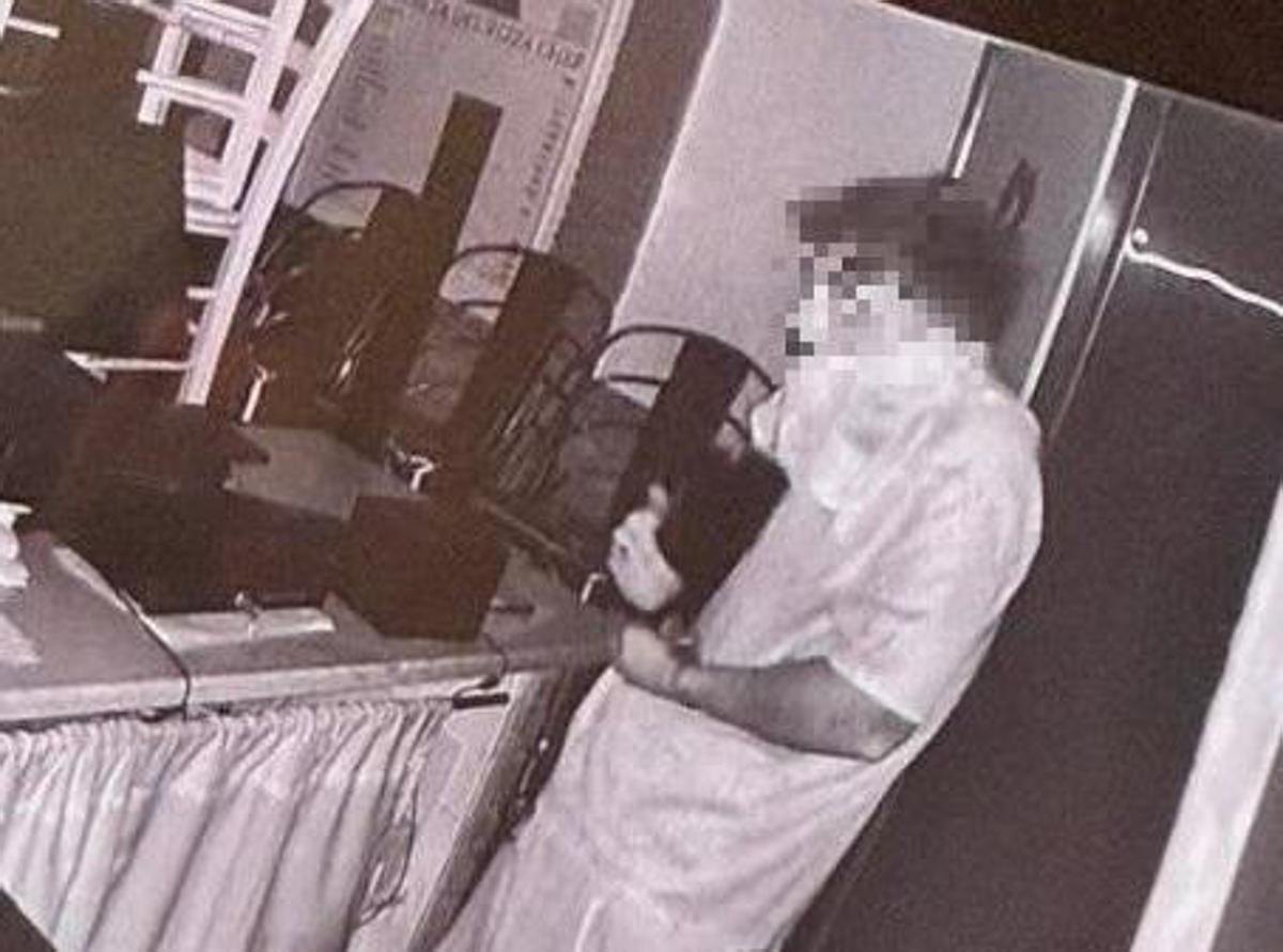 Titolare di pizzeria mostra immagini di sorveglianza di un furto notturno sui social media, immagine di approfondimento