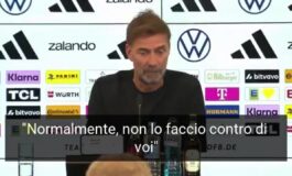 Germania Klopp ct si presenta con laut aut Se toccate la mia famiglia me ne vado poster 265x160