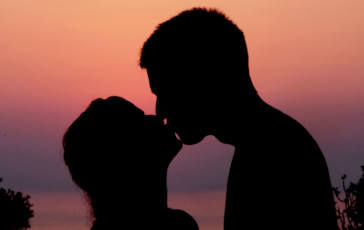 Giornata del bacio linfettivologa non associatelo a malattie meglio baciarsi che fare la guerra 364x230