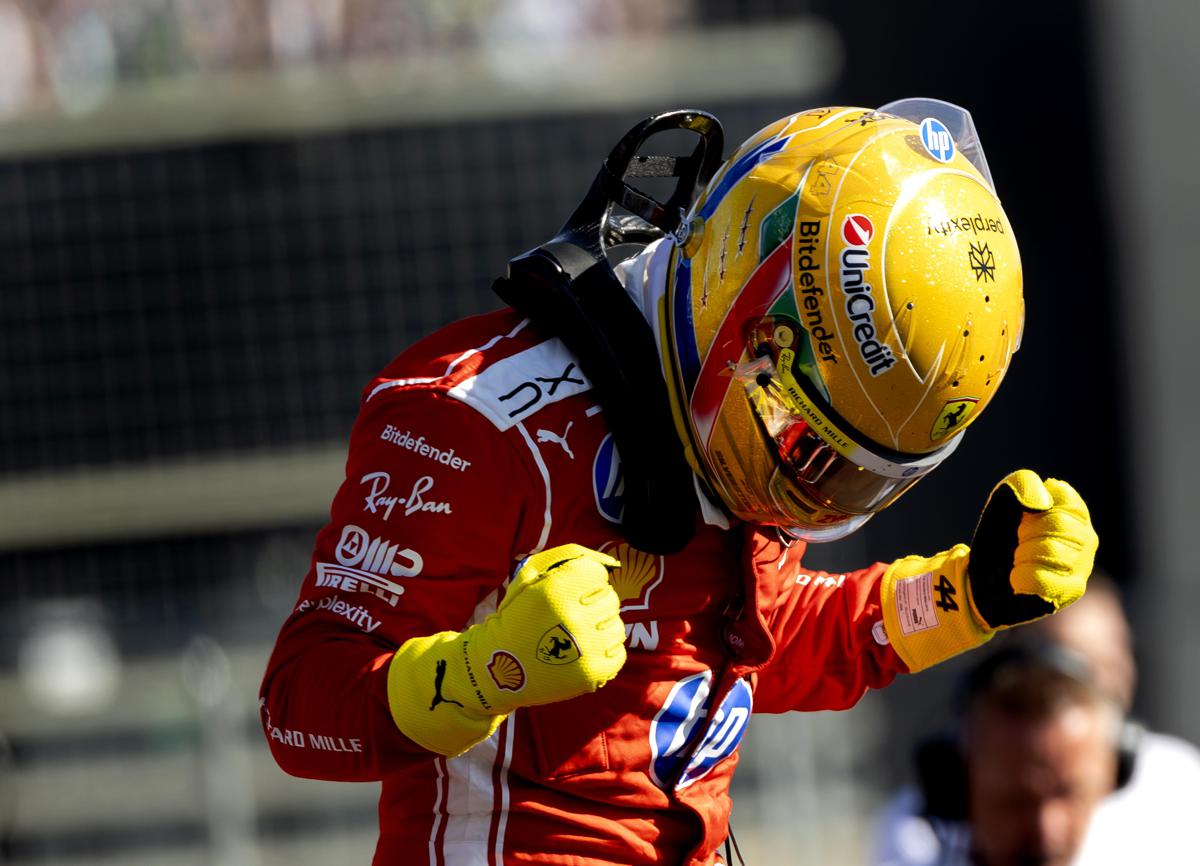 Gp Silverstone, Hamilton conquista pole position per gara sprint