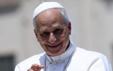 Il Papa oggi a Lampedusa il 4 luglio di Leone XIV tra i migranti 364x230