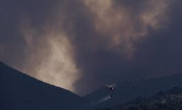 Incendi in Francia e Spagna corsa contro il tempo per domare fiamme prima di nuova ondata di caldo 265x160