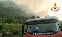 Incendio a Sesto al Reghena operaio ferito e colonna di fumo visibile a chilometri 265x160