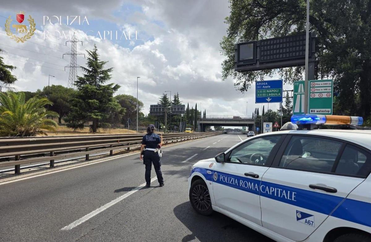 Incendio a via Laurentina, chiuso il Grande Raccordo Anulare nel pomeriggio