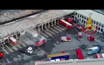 Incendio al deposito Bartolini la nube nera avvolge Milano Video 364x230