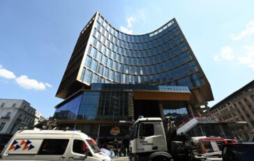 Incendio in edificio nel centro di Bruxelles diversi morti e dispersi 364x230