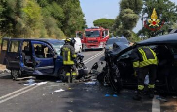 Incidente a Roma scontro fra due auto in via Appia un morto e due feriti 364x230