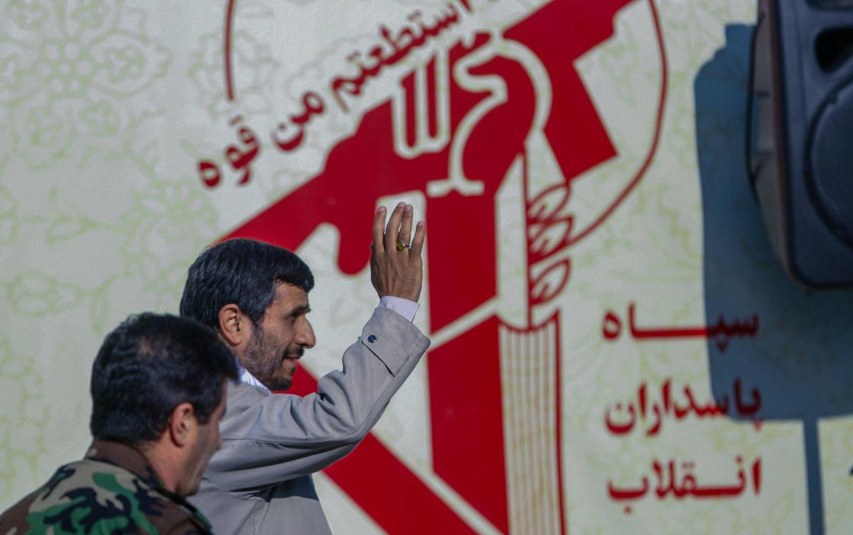 "Incontri segreti del Mossad con Ahmadinejad", il piano di Israele per il cambio di regime in Iran