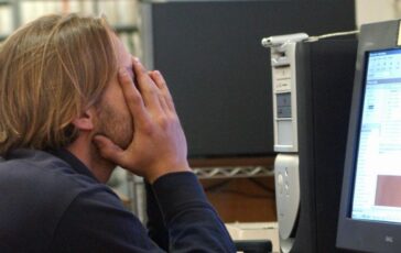 Intelligenza artificiale il nuovo stress dei lavoratori Addestriamo chi ci sostituira 364x230
