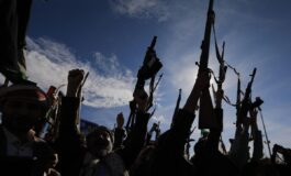 Iran allarme navi nel Mar Rosso mercantili invertono rotta dopo blocco Houthi 265x160