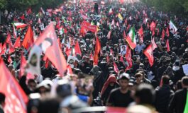 Iran iniziata a Teheran processione per funerali di Khamenei 265x160