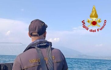 Lago di Garda ancora senza esito le ricerche del giovane che ha salvato un bimbo inglese di 7 anni 364x230