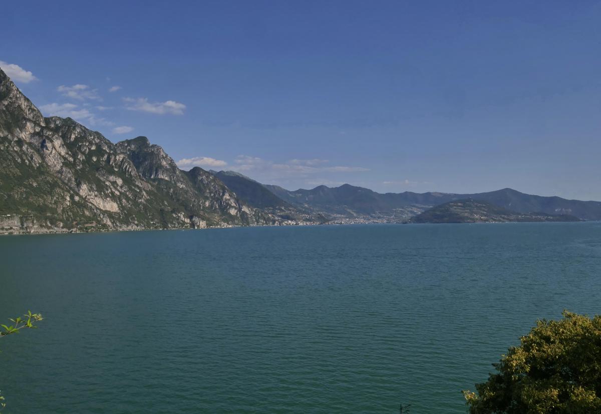 Lago di Garda, si tuffa per salvare ragazzo e non riemerge
