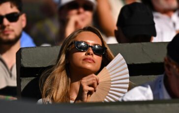 Laila Hasanovic esulta e abbraccia Sinner festa tra fidanzati a Wimbledon 364x230