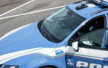 Lancia tanica di benzina su poliziotto e tenta di dargli fuoco arrestato 364x230