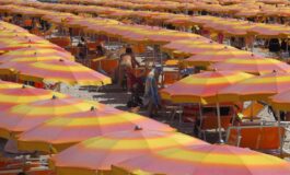 Latina apre il costume a un bimbo e lo palpeggia in spiaggia arrestato 79enne 265x160