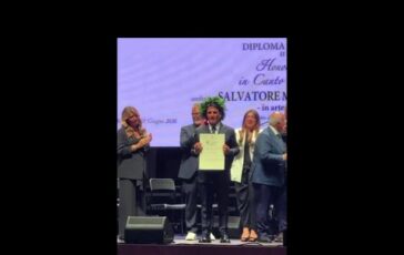 Laurea honoris causa a Sal Da Vinci il cantautore la dedica al padre Senza di lui non ce lavrei 364x230