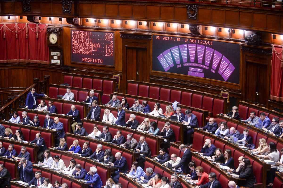 Legge elettorale, franchi tiratori mandano sotto governo su preferenze. Ira Meloni: "Ha vinto palude, serve una riflessione"