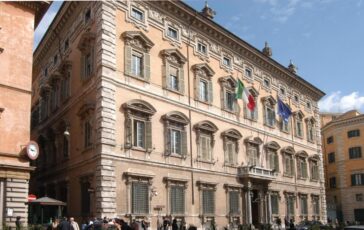 Lotta ai sarcomi associazione Ale con noi il 26 luglio Palazzo Madama e Palazzo Montecitorio illuminati di giallo 364x230