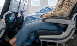 Lunghi viaggi in aereo Guai a togliere le scarpe i consigli anti trombosi 265x160