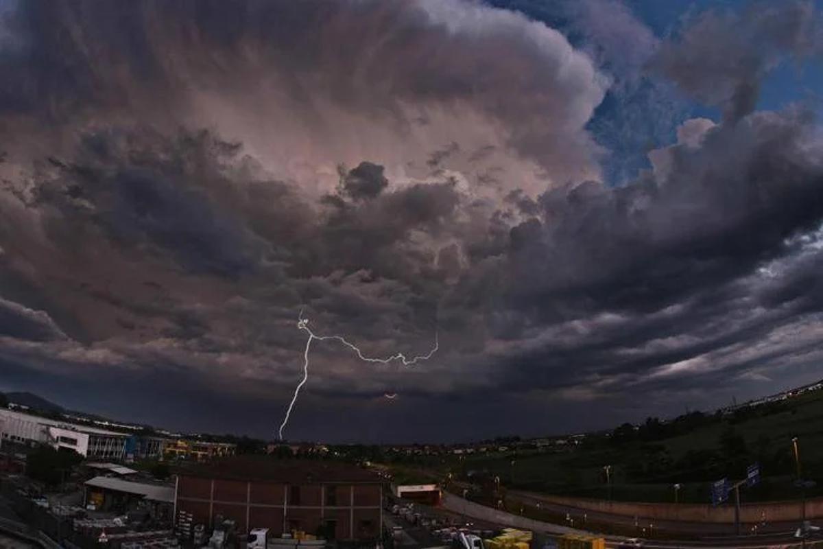 Maltempo insiste sul Nord, scatta allerta gialla per temporali in 4 regioni