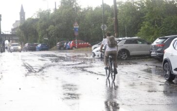 Maltempo sullItalia temporali e vento forte allerta rossa in Veneto 364x230