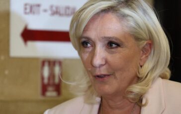 Marine Le Pen condannata un anno con il braccialetto elettronico ma potra candidarsi 364x230
