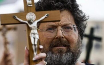 Mario Adinolfi arrestato a Roma per truffa ed evasione fiscale 364x230