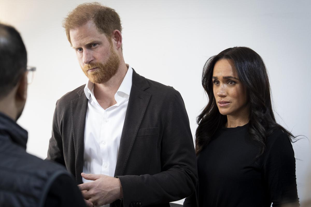 Meghan Markle raggiunge Harry in Gb, ma non apparirà in pubblico: la decisione