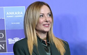 Meloni Rispettiamo impegni Nato ma stabiliamo noi priorita. Su Trump Non mi pento di nulla 364x230