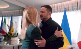 Meloni vede Zelensky incontro al vertice Nato di Ankara poster 265x160