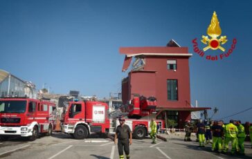 Messina crolla edificio vigili del fuoco cercano sei dispersi tra le macerie 364x230