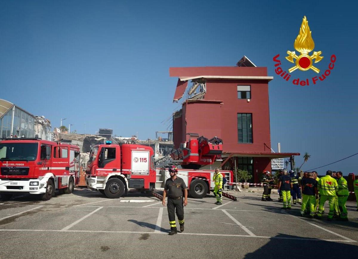 Messina, crolla edificio: vigili del fuoco cercano sei dispersi tra le macerie