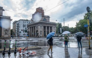 Meteo caldo e temporali estremi cosa fare e cosa no per evitare rischi 364x230