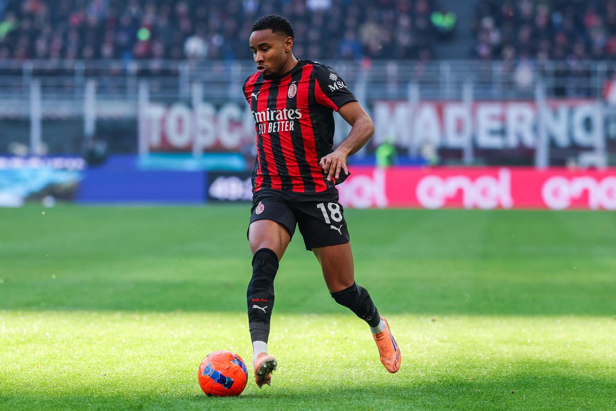 Stadio di calcio in Scozia, giocatori del Milan affrontano il Celtic, partita di preparazione estiva, immagine di approfondimento