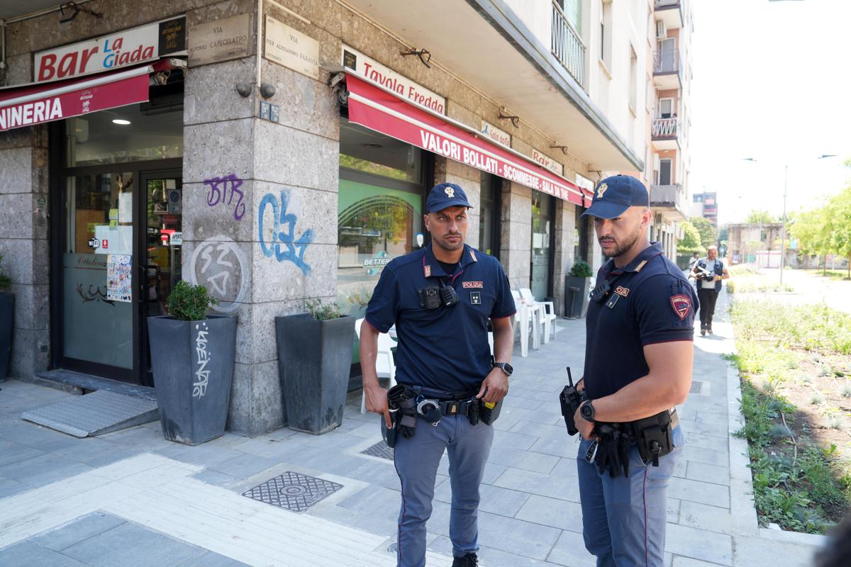 Milano, 55enne accoltellato fuori da un bar. L'aggressore: "Divertente, appena esco lo rifaccio"