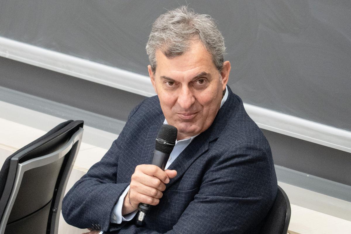 Milano, Mario Calabresi valuta candidatura a sindaco: "Mi piacerebbe fare la mia parte"