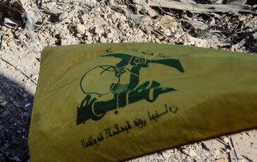 Milano in corteo con bandiera Hezbollah indagata per istigazione a terrorismo 364x230