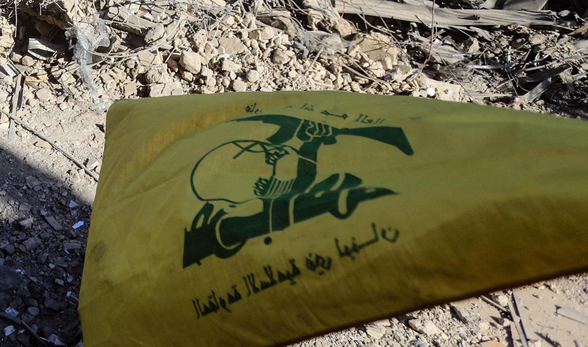 Milano, in corteo con bandiera Hezbollah: indagata per istigazione a terrorismo