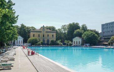 Milano scavalca recinto della piscina chiusa e si tuffa 28enne muore affogato 364x230
