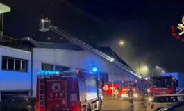 Milano spento incendio a deposito Bartolini. Vigili del fuoco Nessun ferito 265x160