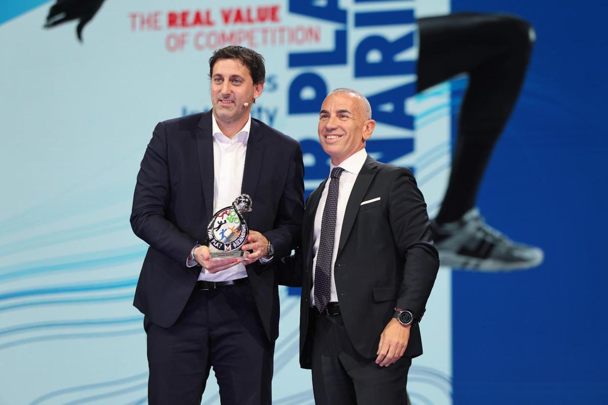 Milito premiato per il Fair Play: "Contano i valori più dei trofei"