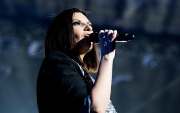 Mondiali Laura Pausini Robbie Williams e Tom Cruise protagonisti della cerimonia di chiusura 364x230
