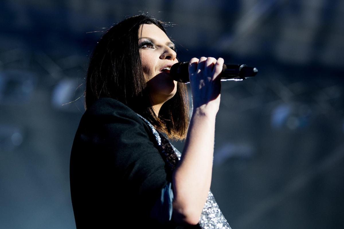 Mondiali, Laura Pausini, Robbie Williams e Tom Cruise protagonisti della cerimonia di chiusura