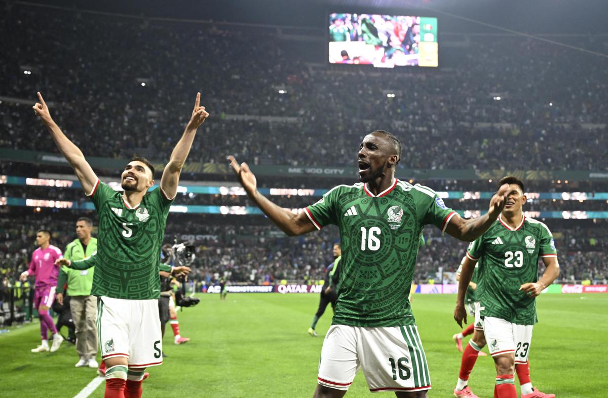 Mondiali, Messico agli ottavi: Ecuador dominato 2-0